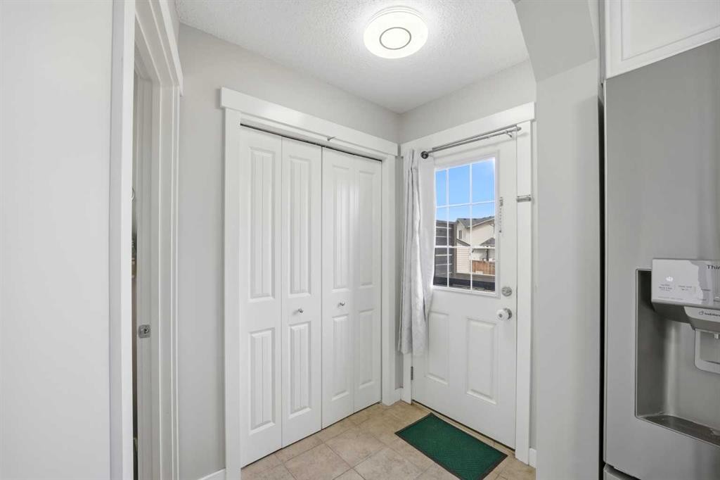 39 Panora Square Nw, Calgary, AB - Indoor Photo Showing Other Room