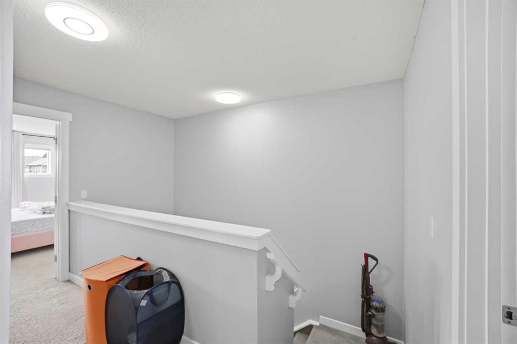 39 Panora Square Nw, Calgary, AB - Indoor Photo Showing Other Room
