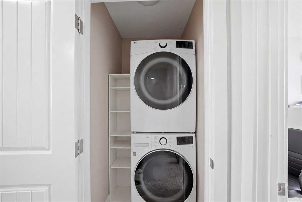 39 Panora Square Nw, Calgary, AB - Indoor Photo Showing Laundry Room