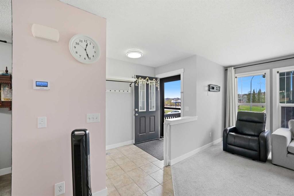 39 Panora Square Nw, Calgary, AB - Indoor Photo Showing Other Room