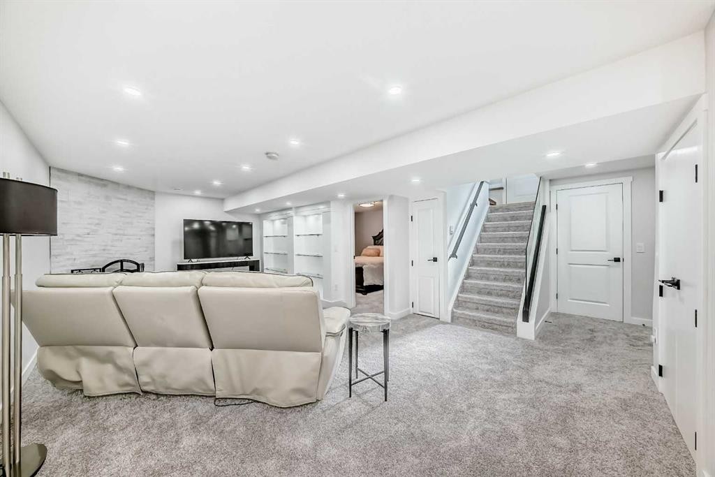 9215 Allison Drive Se, Calgary, AB