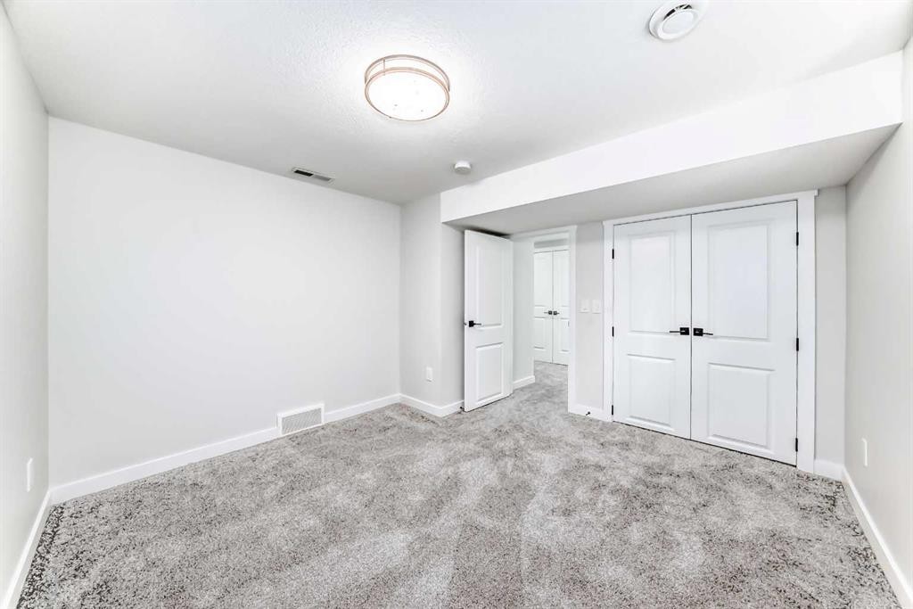 9215 Allison Drive Se, Calgary, AB