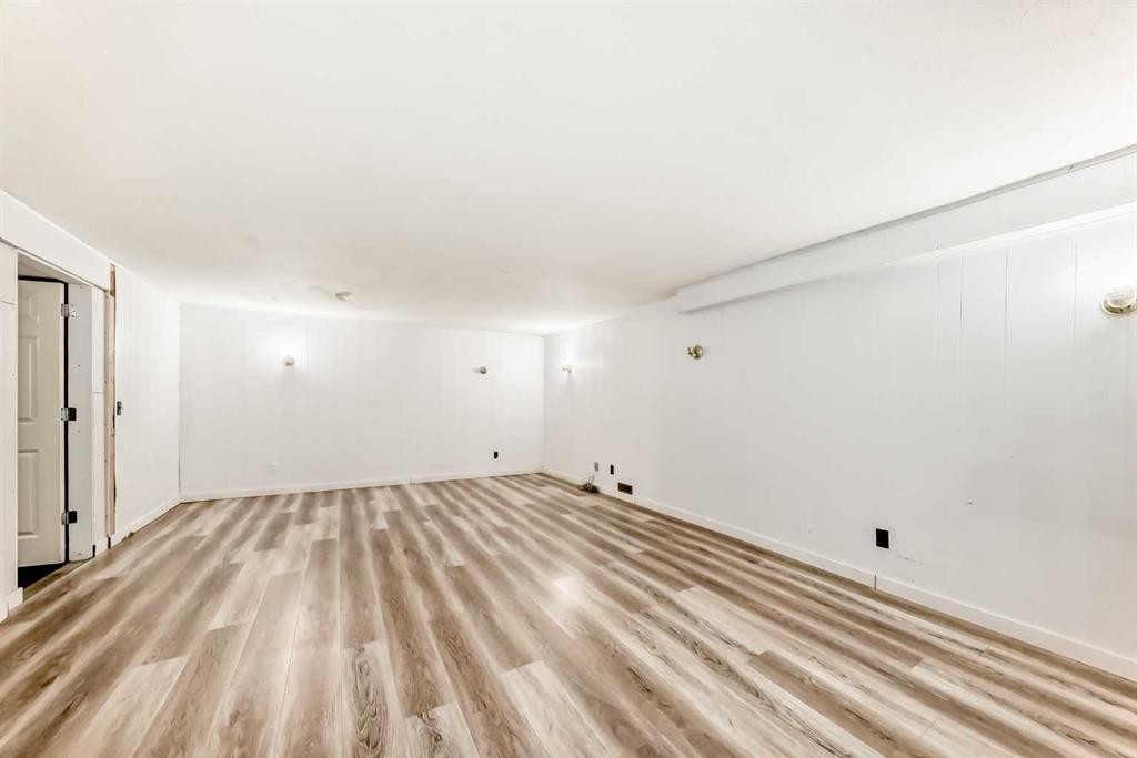 4208 58 Street Ne, Calgary, AB - Indoor Photo Showing Other Room