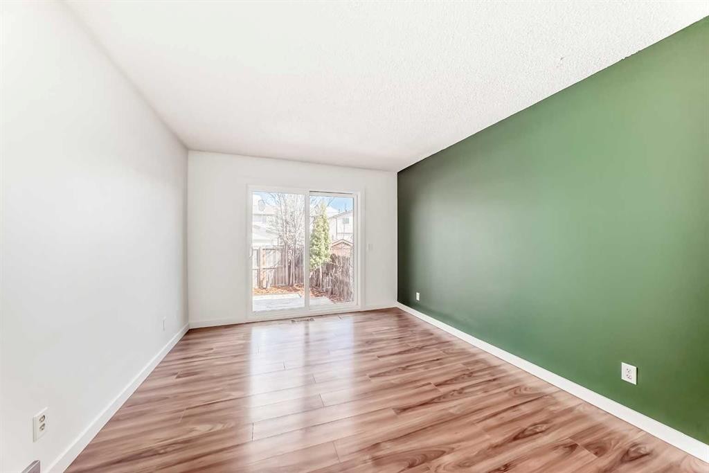 4208 58 Street Ne, Calgary, AB - Indoor Photo Showing Other Room