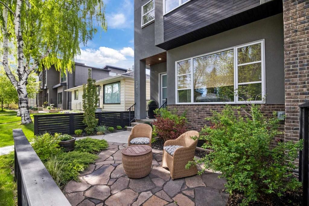 2012 49 Avenue Sw, Calgary, AB - Outdoor