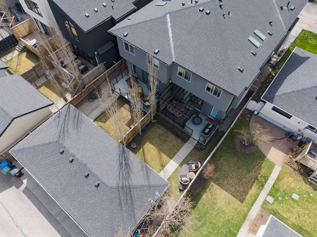 2012 49 Avenue Sw, Calgary, AB - Outdoor With View