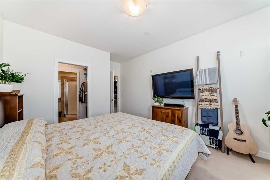 116-1005A Westmount Drive, Strathmore, AB - Indoor Photo Showing Bedroom