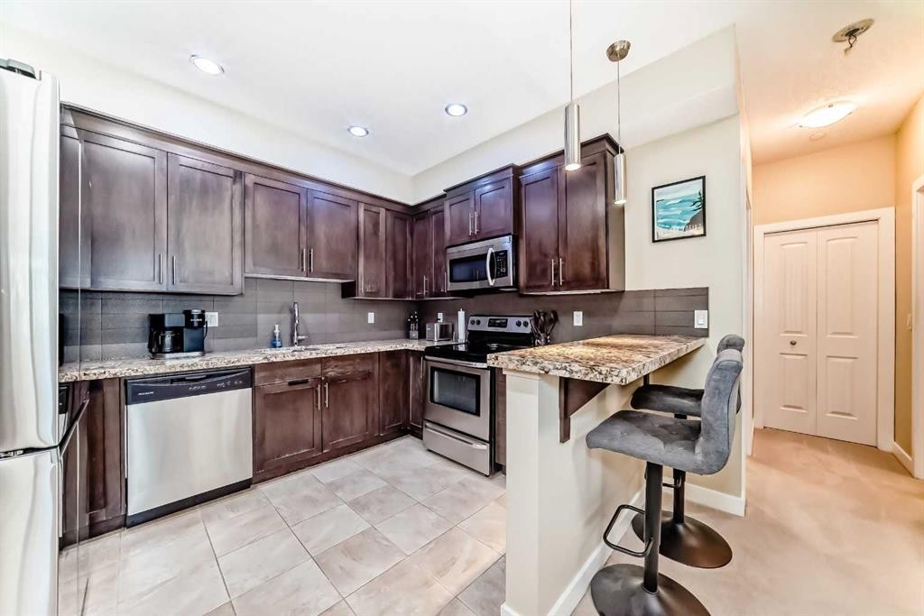 116-1005A Westmount Drive, Strathmore, AB - Indoor Photo Showing Kitchen