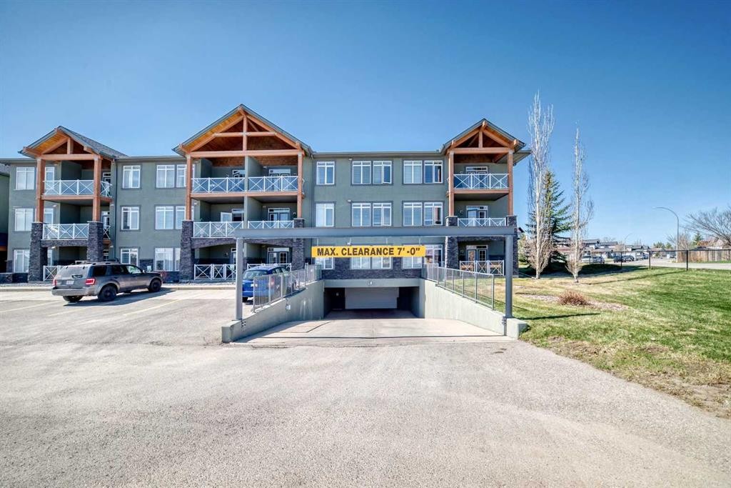 116-1005A Westmount Drive, Strathmore, AB - Outdoor With Facade