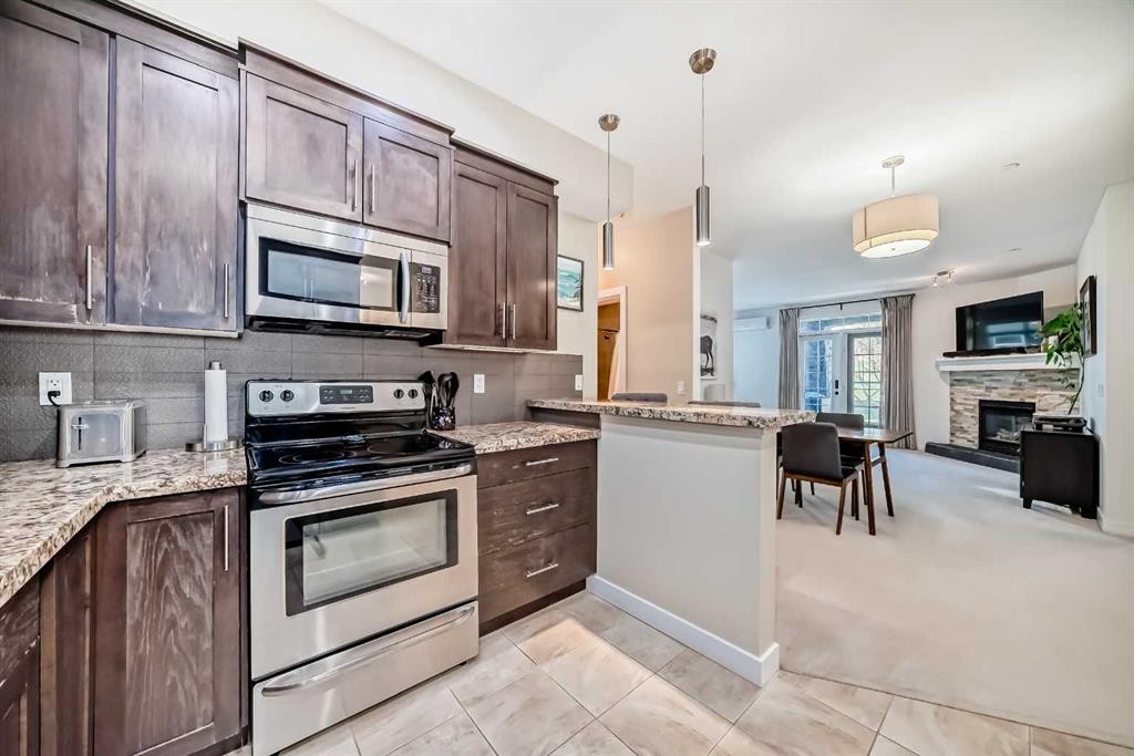 116-1005A Westmount Drive, Strathmore, AB - Indoor Photo Showing Kitchen With Upgraded Kitchen