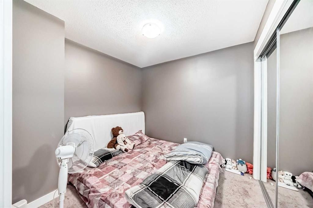 6409-302 Skyview Ranch Drive Ne, Calgary, AB - Indoor Photo Showing Bedroom
