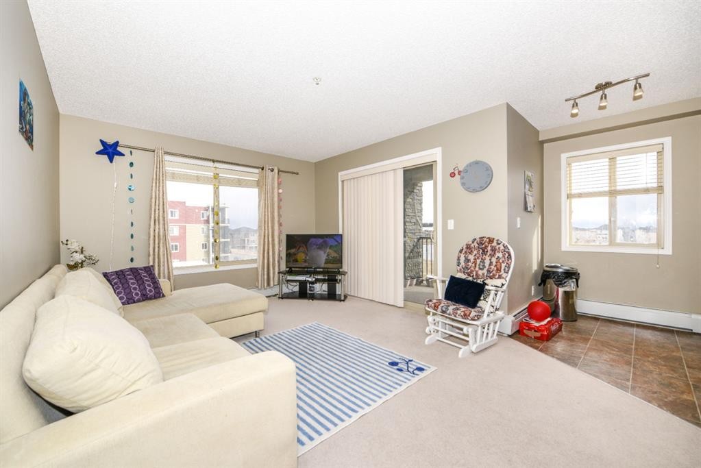 302-5 Saddlestone Way Ne, Calgary, AB - Indoor Photo Showing Living Room