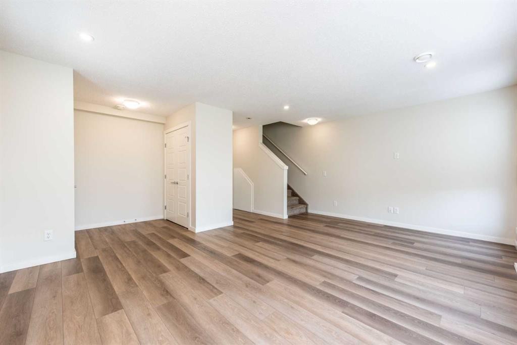 428 Cranbrook Square Se, Calgary, AB - Indoor Photo Showing Other Room
