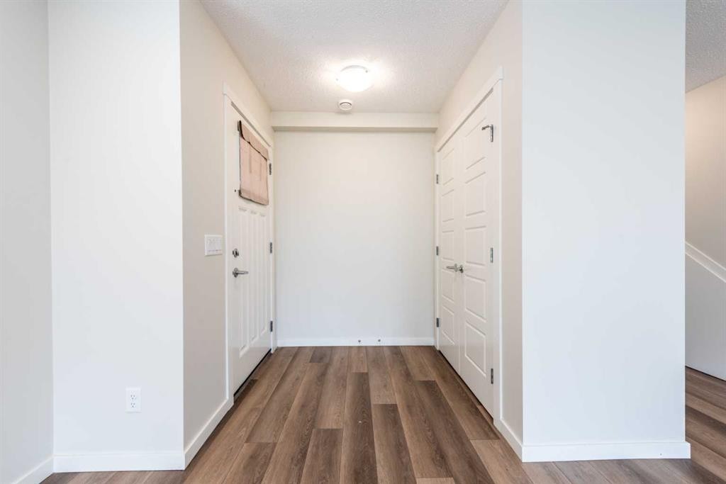 428 Cranbrook Square Se, Calgary, AB - Indoor Photo Showing Other Room