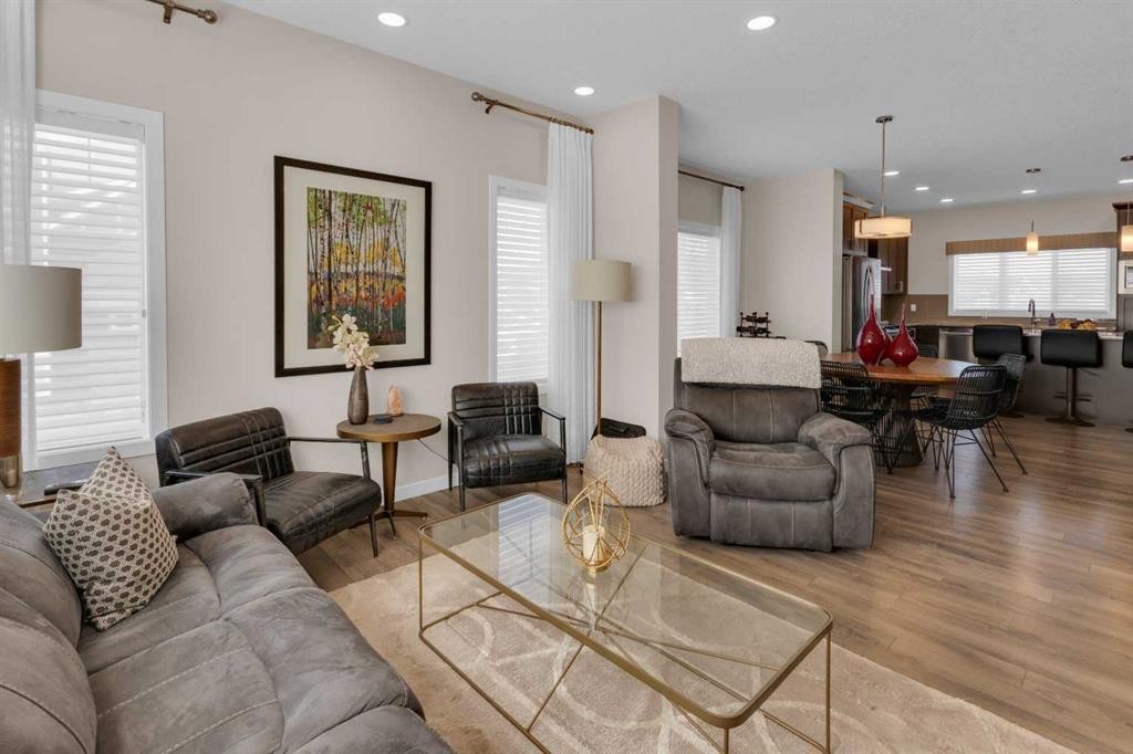 216 Sundown Road, Cochrane, AB - Indoor Photo Showing Living Room
