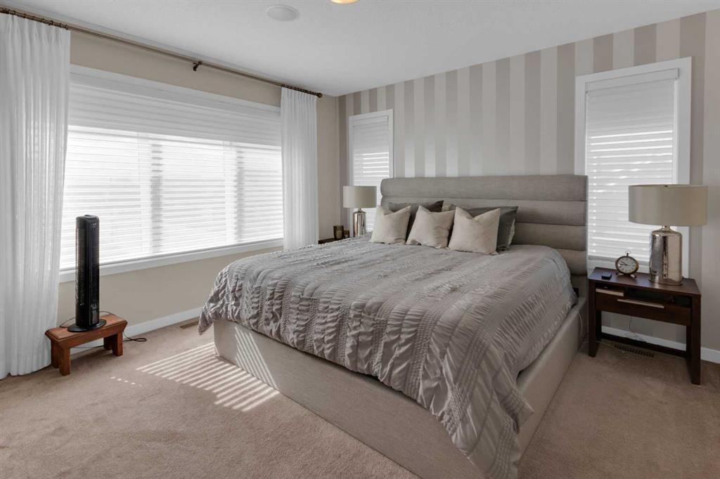 216 Sundown Road, Cochrane, AB - Indoor Photo Showing Bedroom