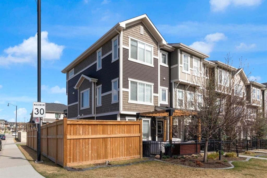 216 Sundown Road, Cochrane, AB - Outdoor