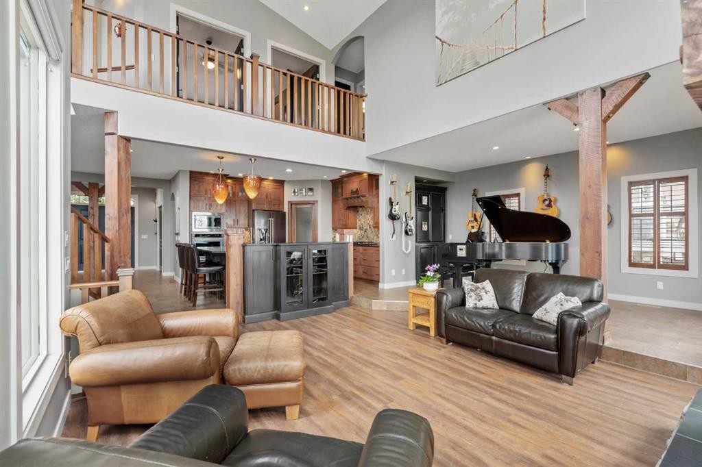 88 Crestridge Way Sw, Calgary, AB - Indoor Photo Showing Living Room