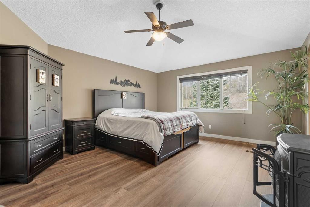 88 Crestridge Way Sw, Calgary, AB - Indoor Photo Showing Bedroom