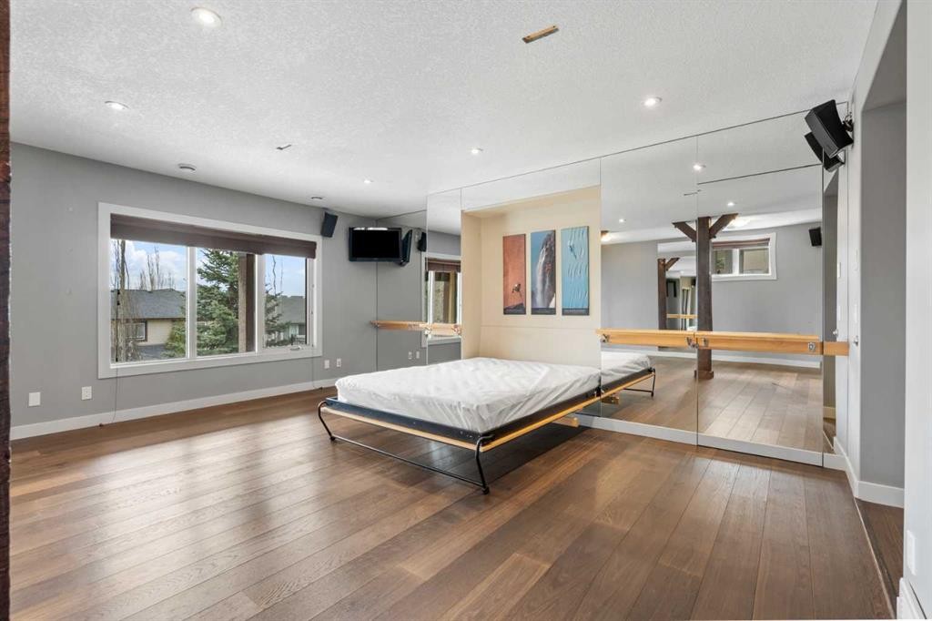 88 Crestridge Way Sw, Calgary, AB - Indoor Photo Showing Bedroom