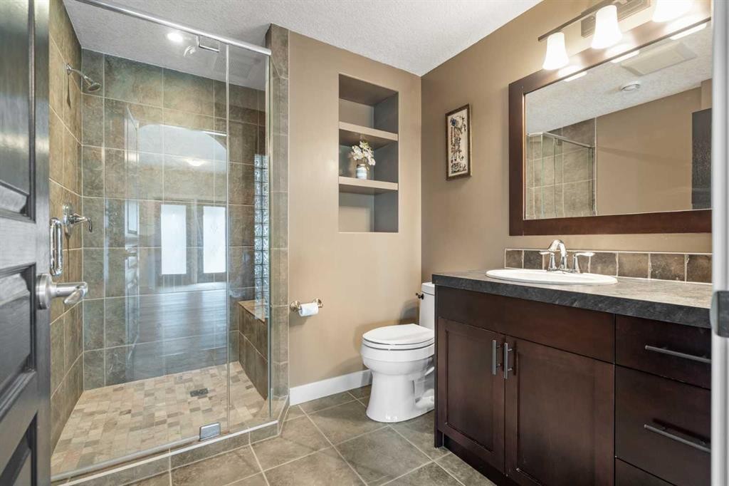 88 Crestridge Way Sw, Calgary, AB - Indoor Photo Showing Bathroom