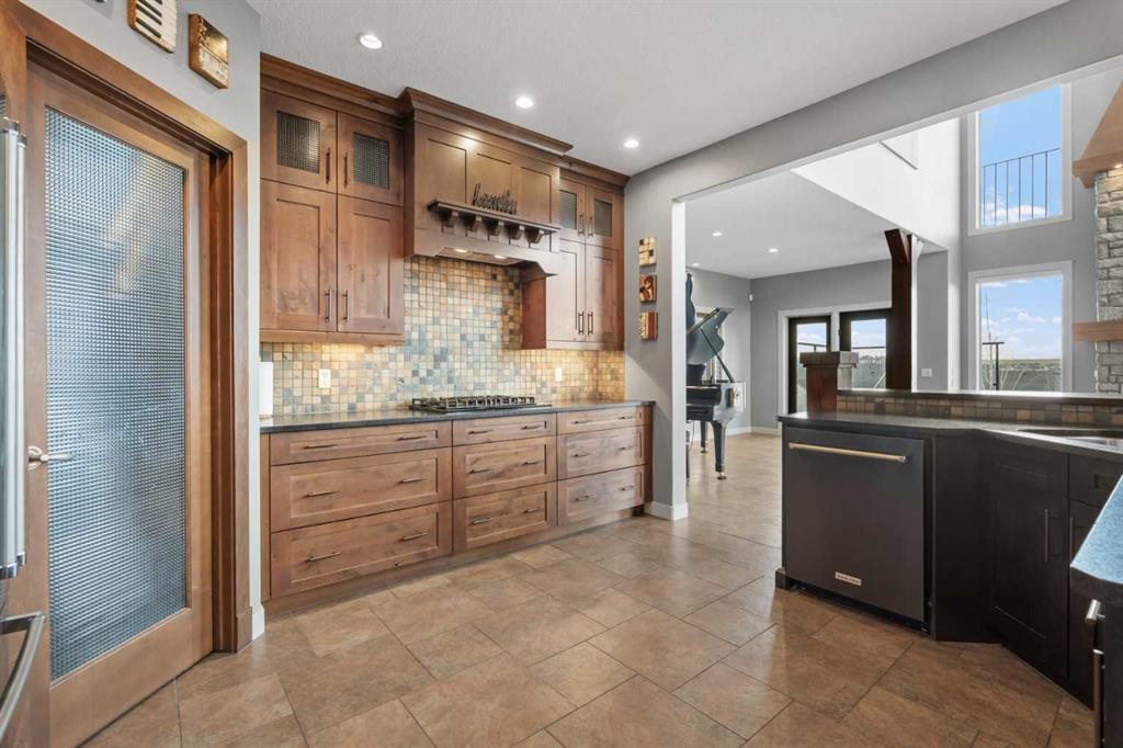 88 Crestridge Way Sw, Calgary, AB - Indoor Photo Showing Kitchen With Upgraded Kitchen
