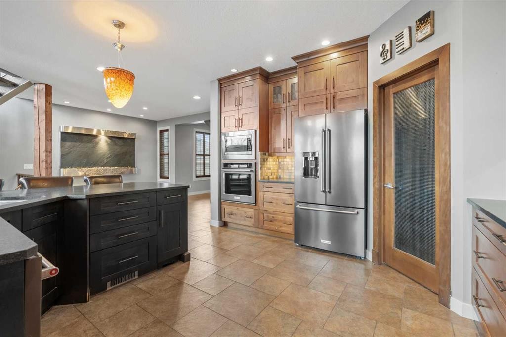 88 Crestridge Way Sw, Calgary, AB - Indoor Photo Showing Kitchen With Upgraded Kitchen