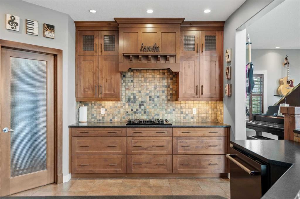 88 Crestridge Way Sw, Calgary, AB - Indoor Photo Showing Kitchen