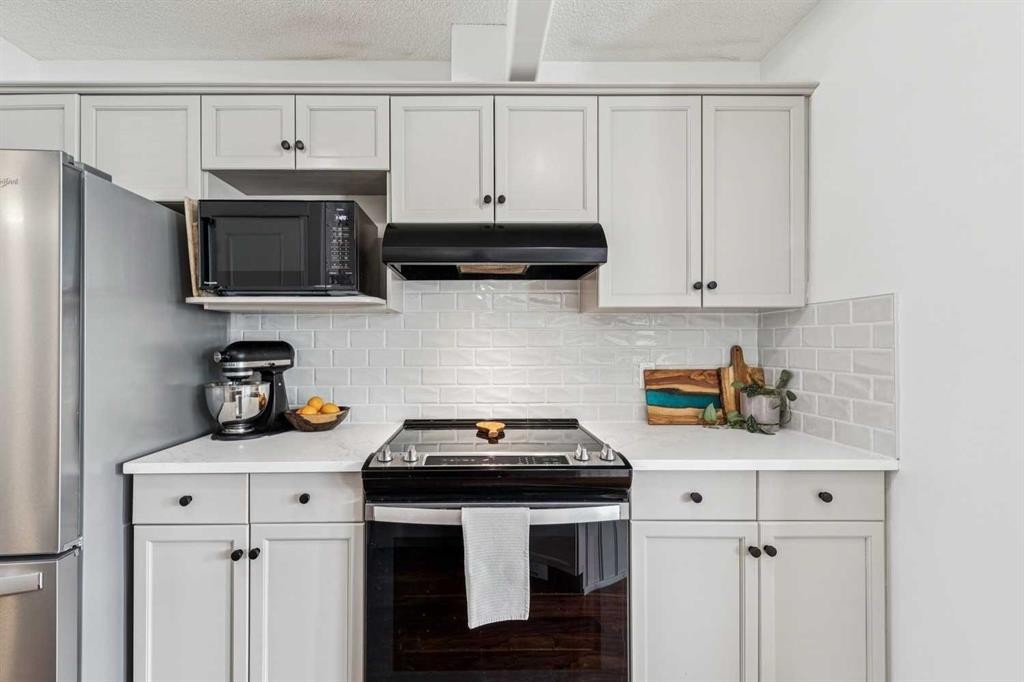 94 West Springs Way Sw, Calgary, AB - Indoor Photo Showing Kitchen