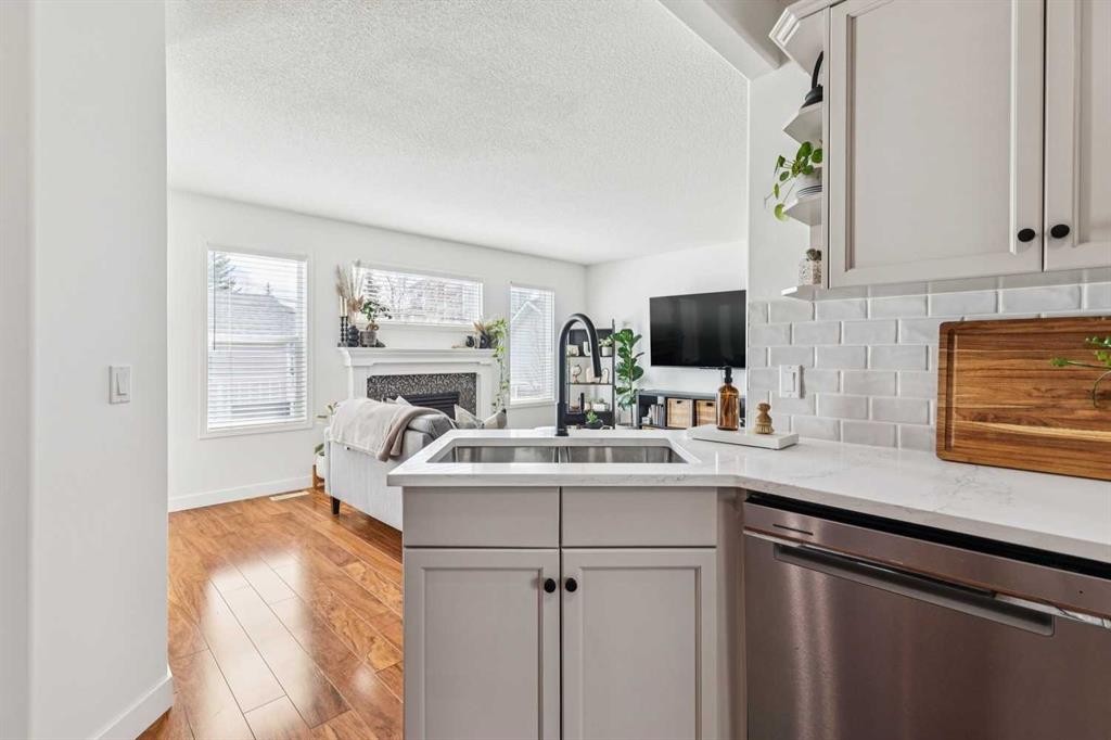 94 West Springs Way Sw, Calgary, AB - Indoor Photo Showing Kitchen