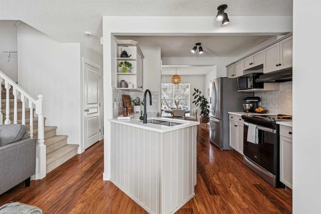 94 West Springs Way Sw, Calgary, AB - Indoor Photo Showing Kitchen