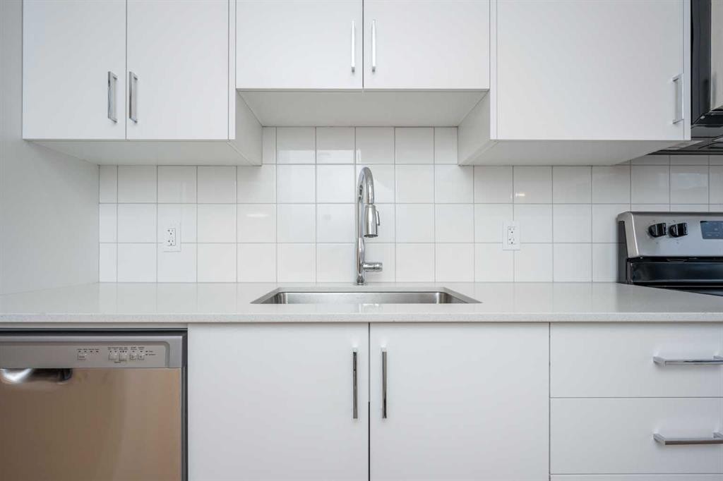 302-8535 19 Avenue Se, Calgary, AB - Indoor Photo Showing Kitchen With Upgraded Kitchen