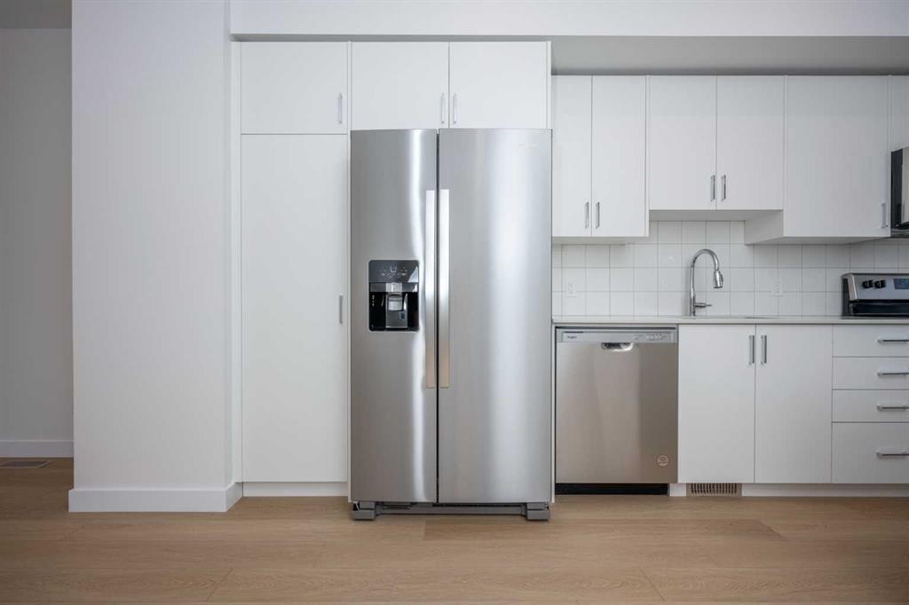 302-8535 19 Avenue Se, Calgary, AB - Indoor Photo Showing Kitchen With Stainless Steel Kitchen