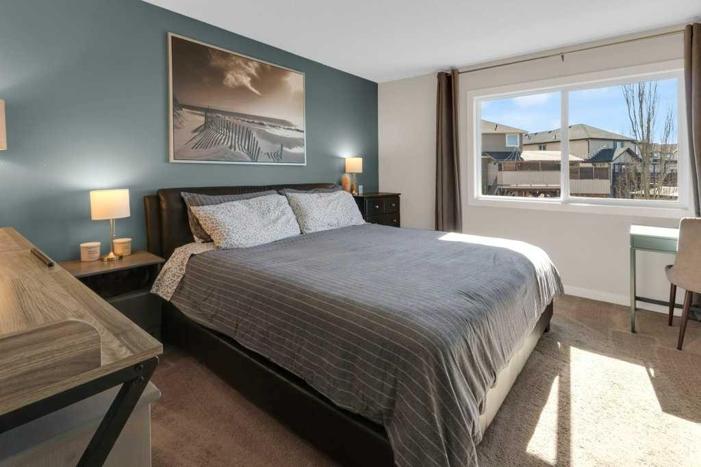 26 Heritage Landing, Cochrane, AB - Indoor Photo Showing Bedroom