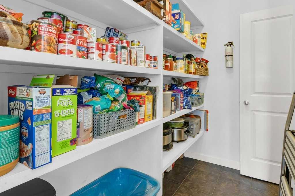 26 Heritage Landing, Cochrane, AB - Indoor With Storage