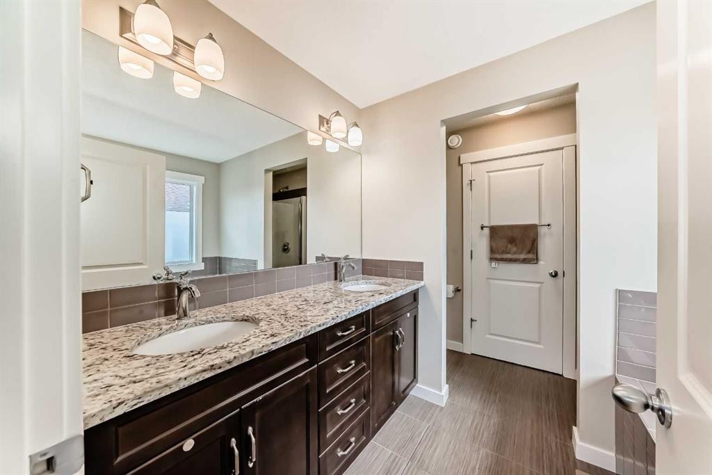 210 Stonemere Green, Chestermere, AB - Indoor Photo Showing Bathroom