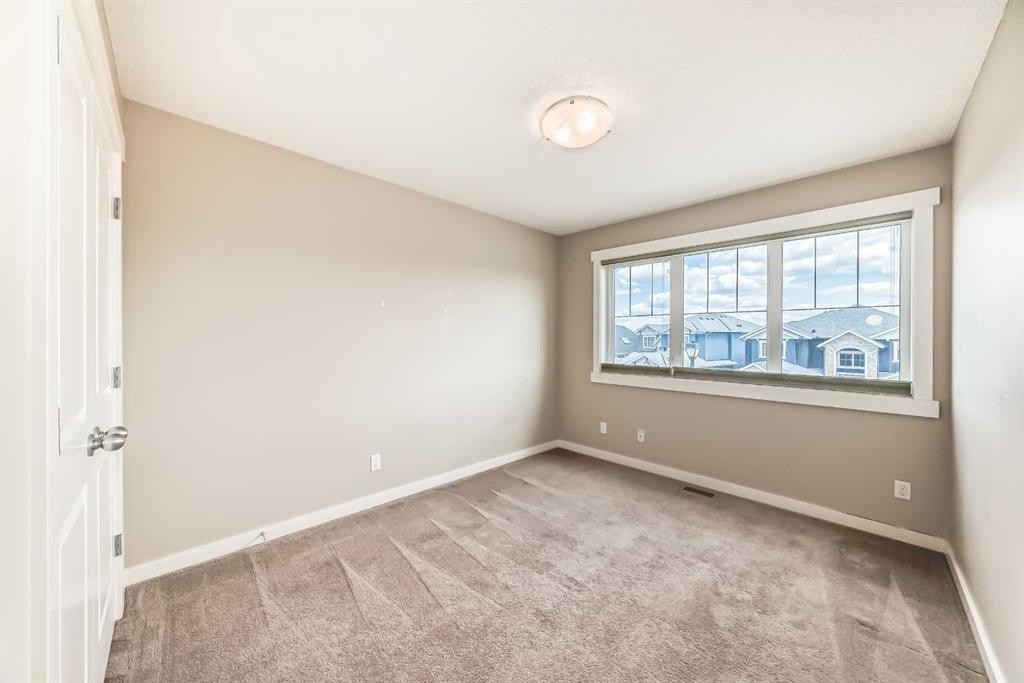 210 Stonemere Green, Chestermere, AB - Indoor Photo Showing Other Room
