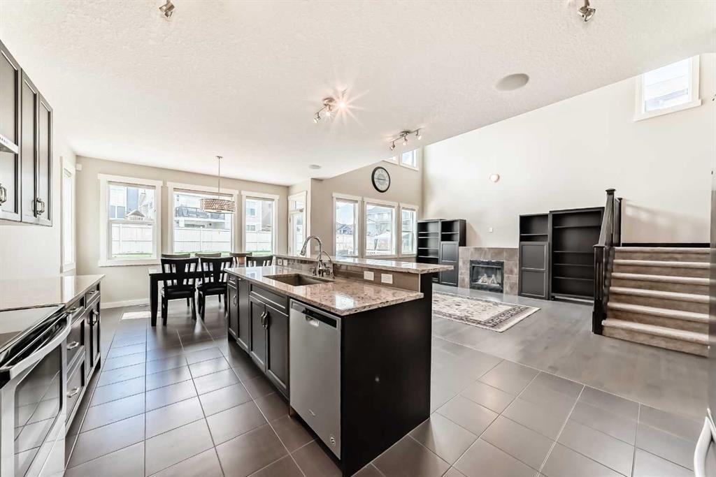 210 Stonemere Green, Chestermere, AB - Indoor Photo Showing Kitchen With Upgraded Kitchen
