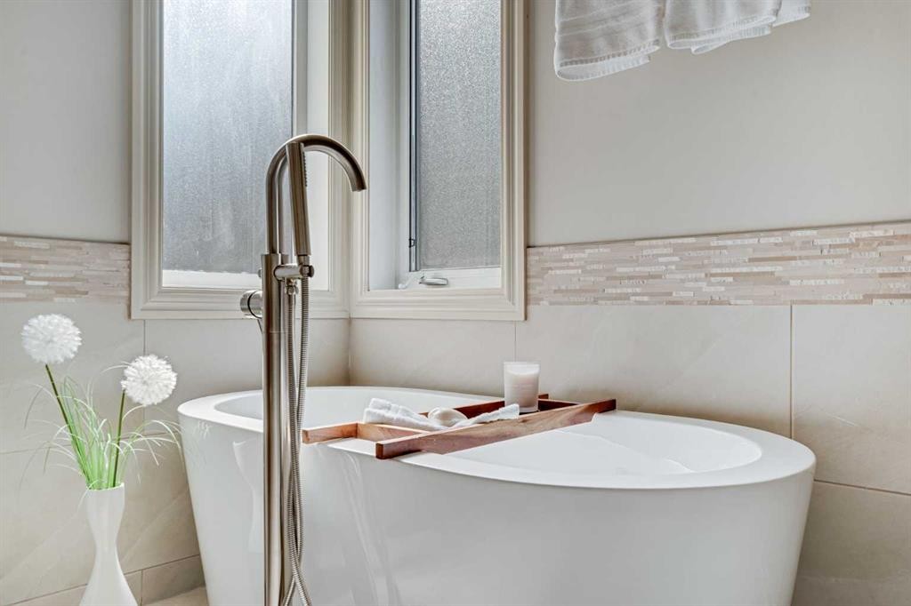 168 West Creek Landing, Chestermere, AB - Indoor Photo Showing Bathroom
