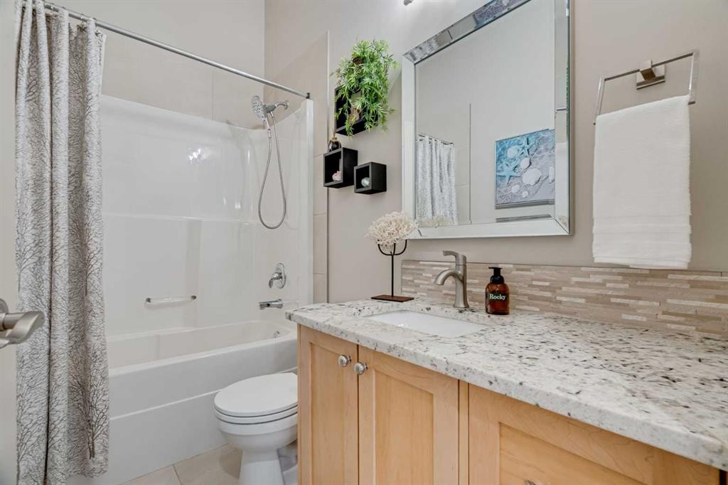 168 West Creek Landing, Chestermere, AB - Indoor Photo Showing Bathroom