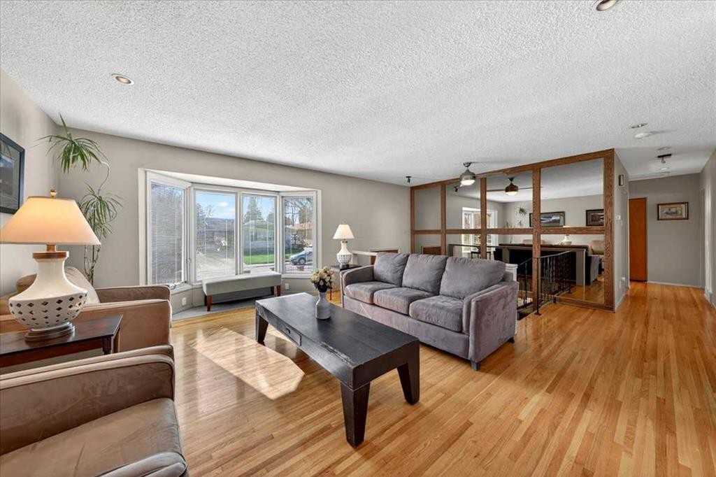 332 Whitney Crescent Se, Calgary, AB - Indoor Photo Showing Living Room