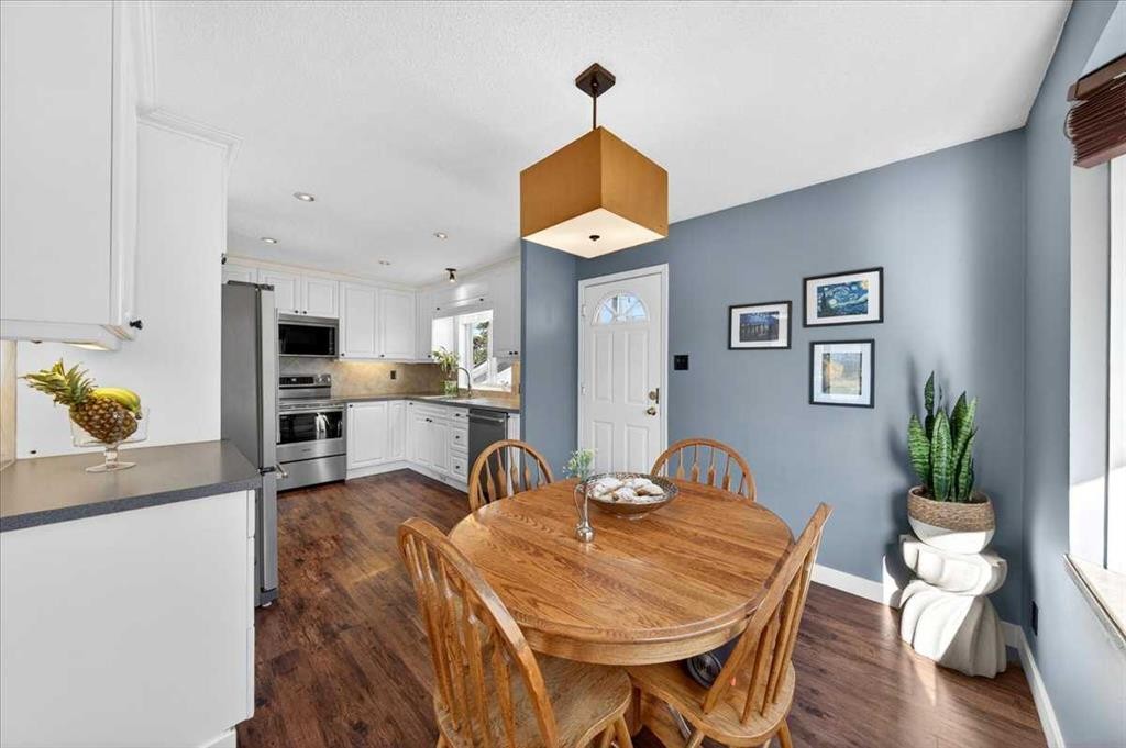 332 Whitney Crescent Se, Calgary, AB - Indoor Photo Showing Dining Room