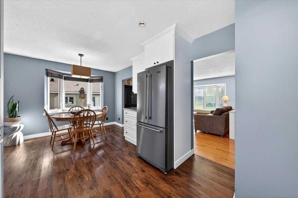 332 Whitney Crescent Se, Calgary, AB - Indoor