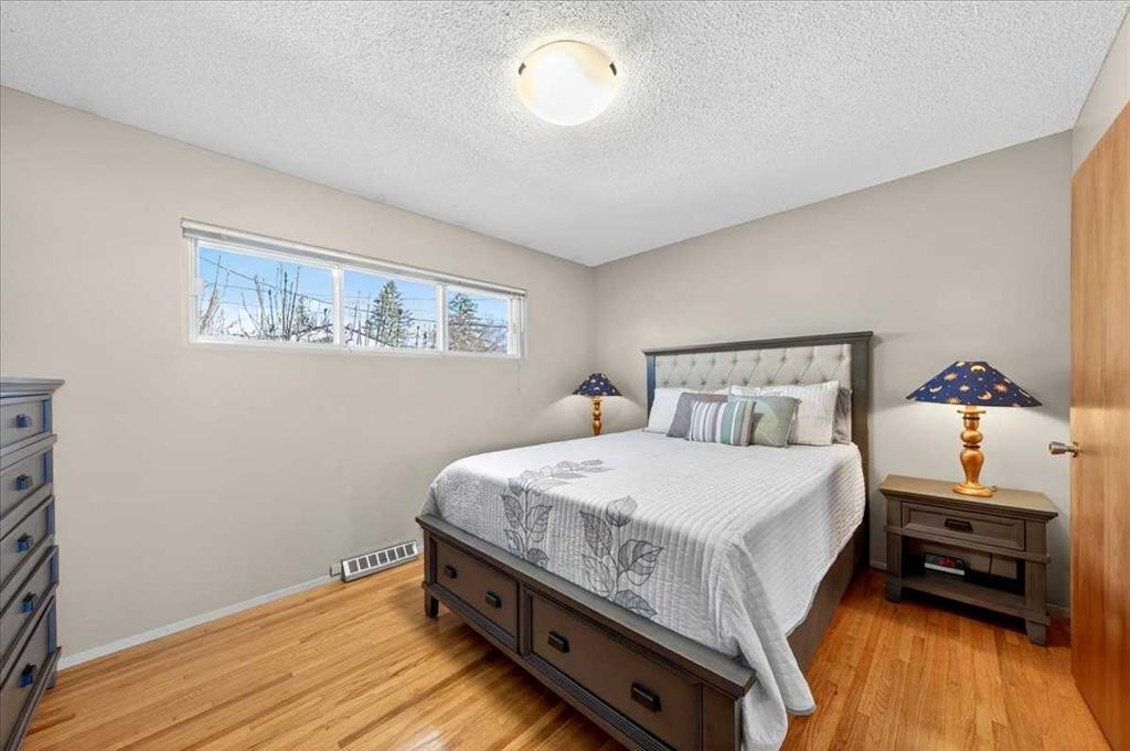 332 Whitney Crescent Se, Calgary, AB - Indoor Photo Showing Bedroom