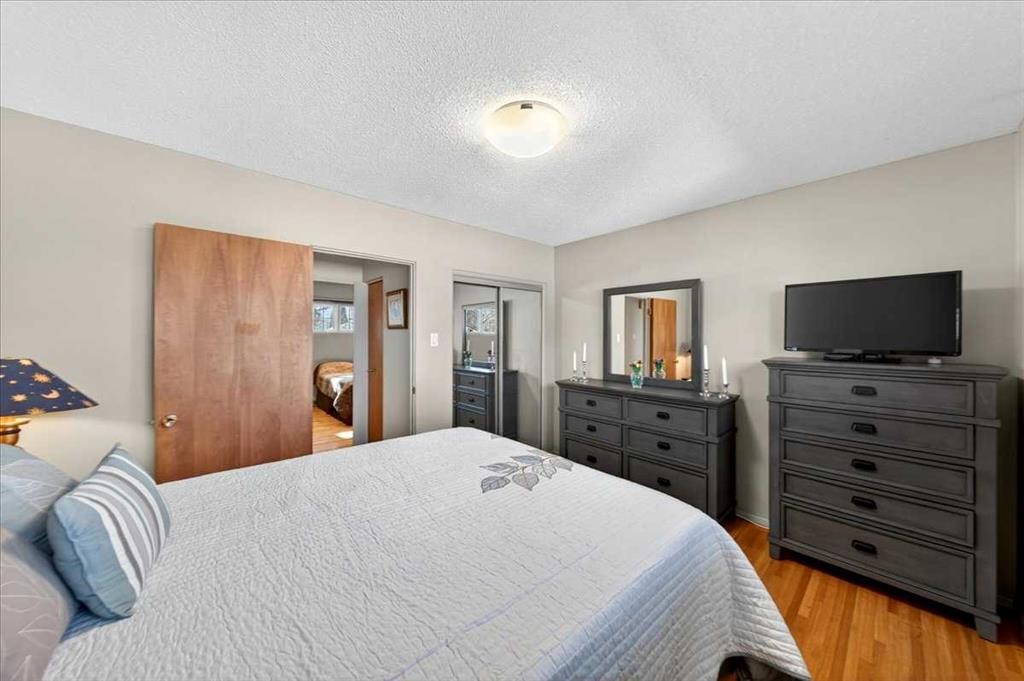 332 Whitney Crescent Se, Calgary, AB - Indoor Photo Showing Bedroom