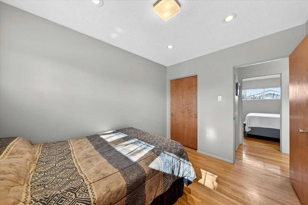 332 Whitney Crescent Se, Calgary, AB - Indoor Photo Showing Bedroom