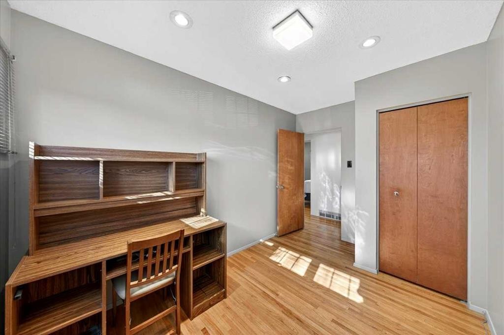 332 Whitney Crescent Se, Calgary, AB - Indoor Photo Showing Other Room