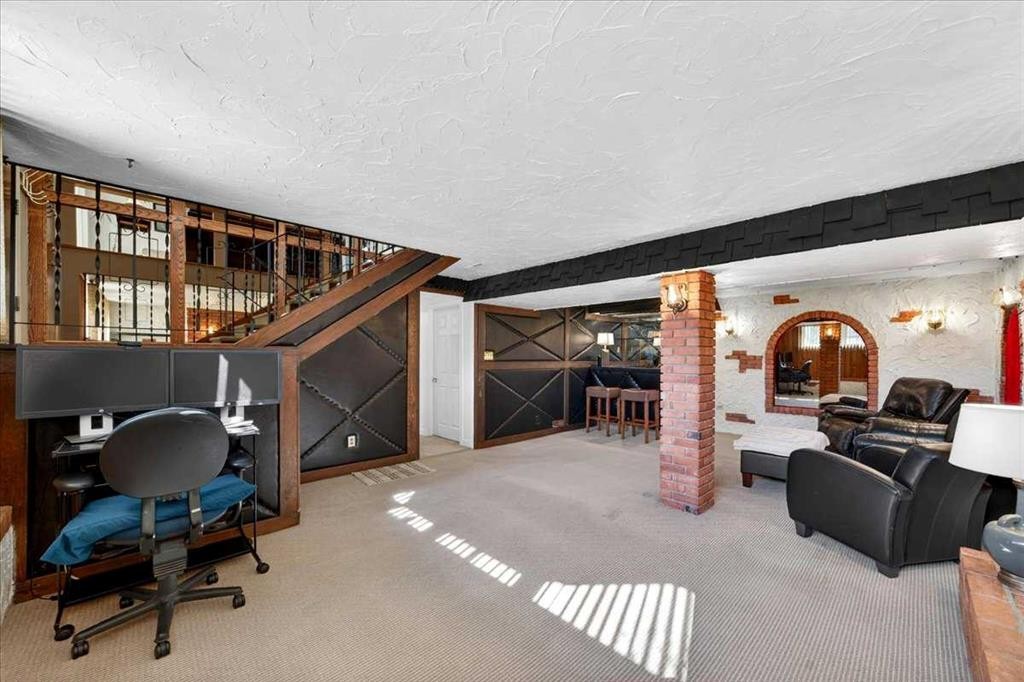 332 Whitney Crescent Se, Calgary, AB - Indoor
