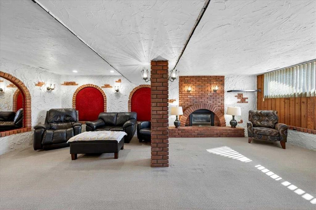 332 Whitney Crescent Se, Calgary, AB - Indoor With Fireplace