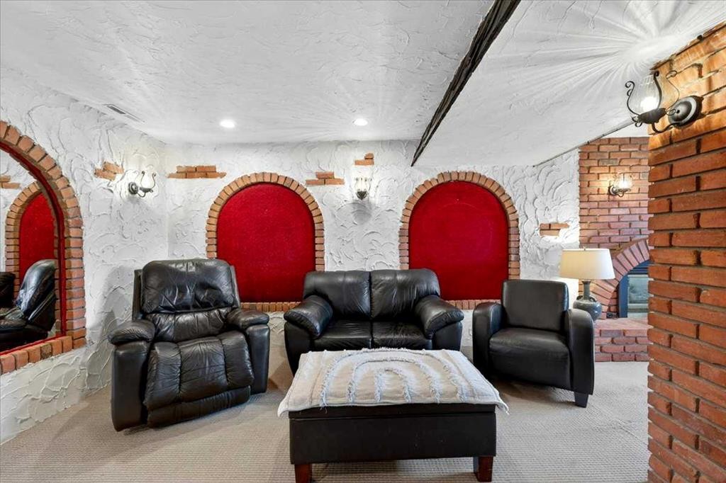 332 Whitney Crescent Se, Calgary, AB - Indoor